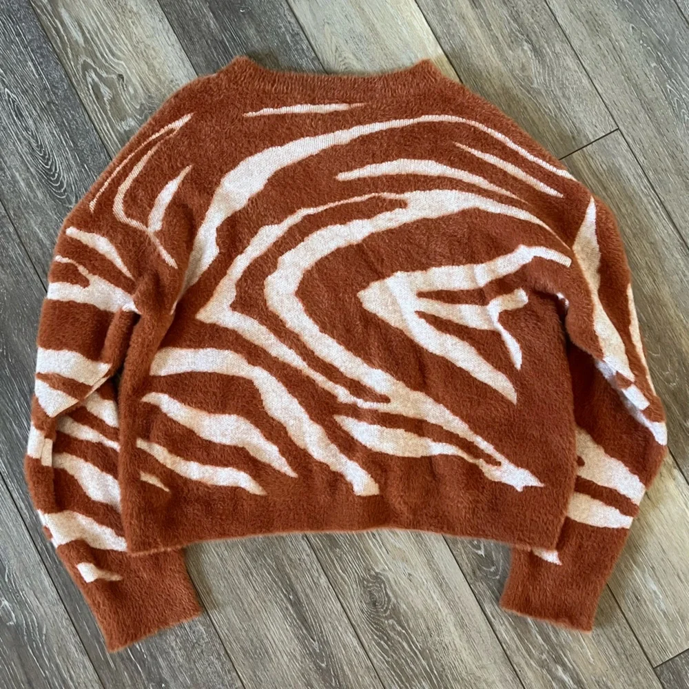 Baevely Zebra Print Crewneck Sweater - Picture 5 of 7